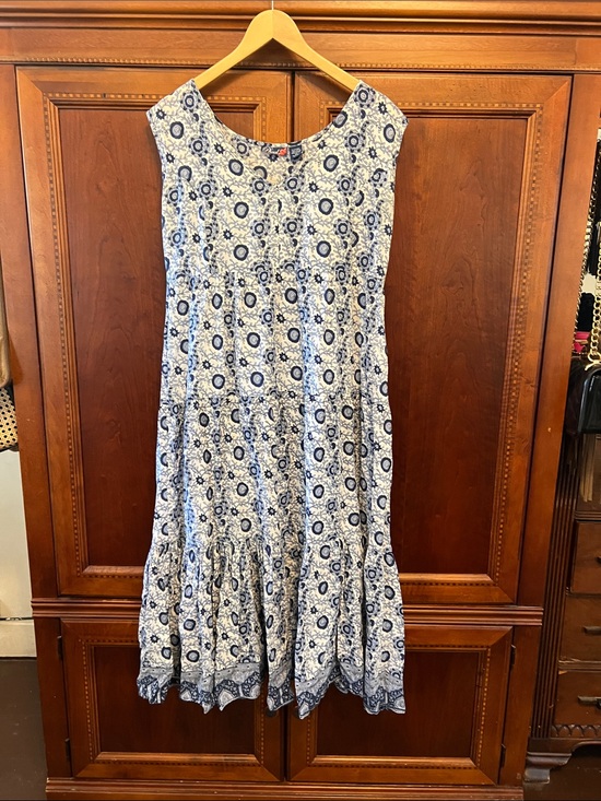 Phool Dresses & Skirts - Sleeveless Blue and White Floral Midi Dress